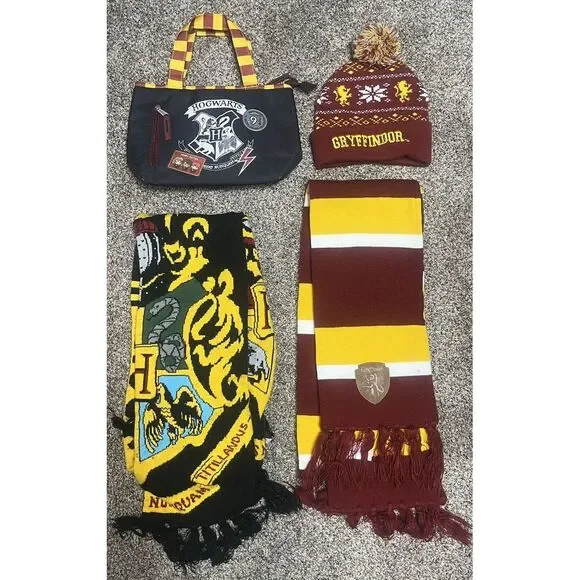 Harry Potter Lot Of 4 Hogwarts lunch bag insulated pocket Toboggan Two‎ Scarfs