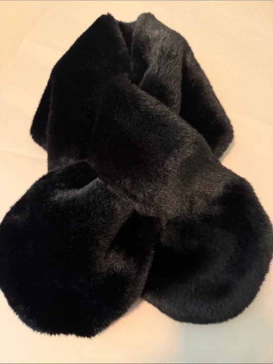 Black Faux Fur Collar- Elegant Winter Accessory