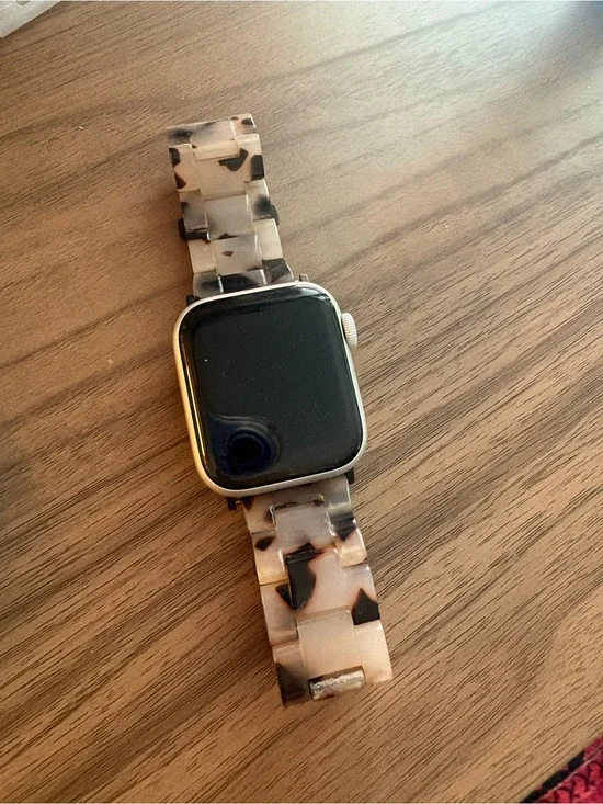 Apple Watch SE 40MM LTE - EUC, recently purchased