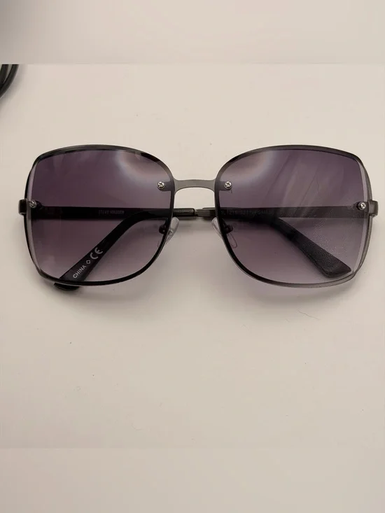 Steve Madden, over size sunglasses