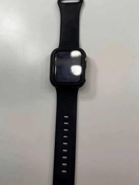 Apple Watch Series 5 40mm Gold Aluminum Case Black Silicone Band GPS 32GB