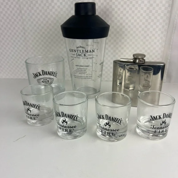 Lot/7 Glass Jack Daniels Gentleman Jack Cocktail Shaker/Lid 4/shot‎ Glass/flask