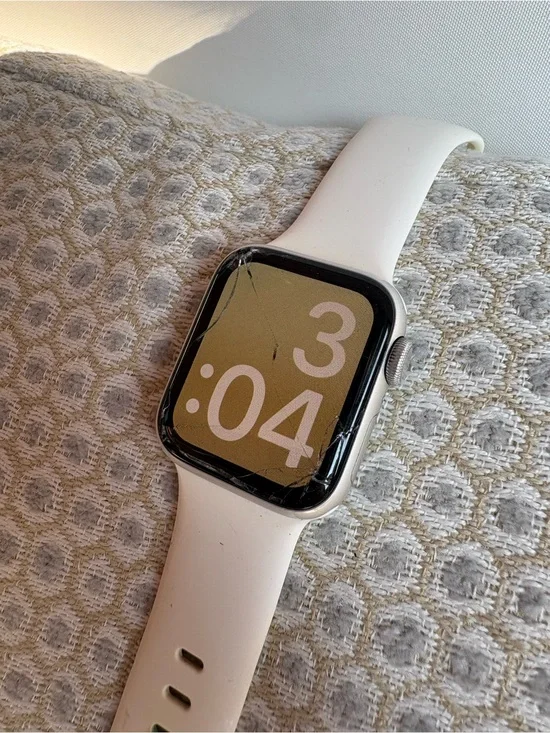 Apple Watch - Cracked Face, Totally Functional!