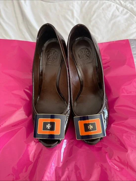 Tory Burch Brown Patent Leather Pumps with Navy and Orange Buckles