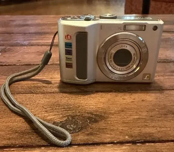 Vintage Panasonic Lumix DMC-LZ8 8.1MP Digital Camera Black 5x Zoom TESTED WORKS