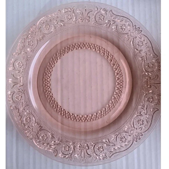 Vintage Pink Depression Glass Grape‎ Cluster Edged 9 3/4