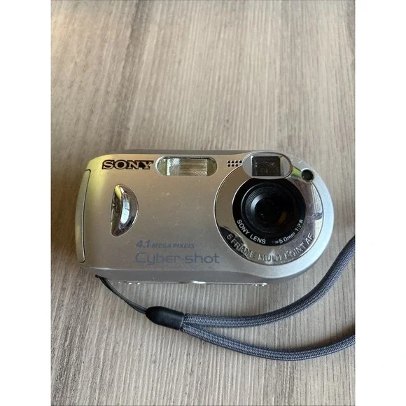 Sony Cyber-Shot DSC-P41 Digital Camera 4.1 MP Megapixels -Doesn't Work For Parts