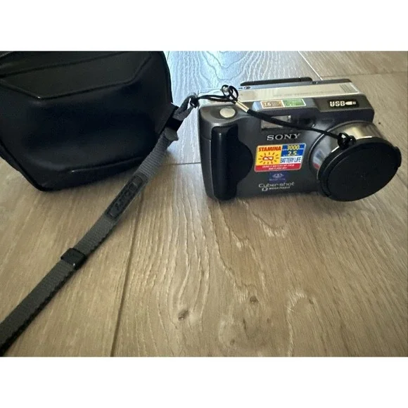 Sony Cyber-shot‎ DSC-S30 1.3MP Digital Camera Battery No Memory Stick W/case