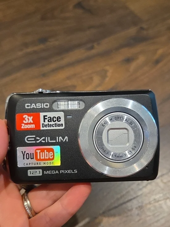 Casio EX-Z35 Digital Camera
