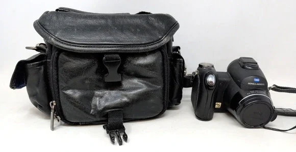 Konica Minolta DiMAGE Z5 Digital Camera 5.0MP 12x 35-420mm Optical Zoom Bridge