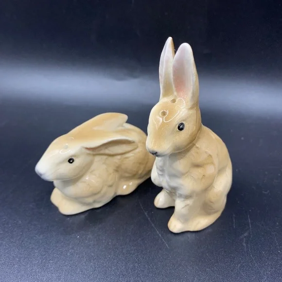 Vintage Bunny Rabbit Salt & Pepper Shakers Set