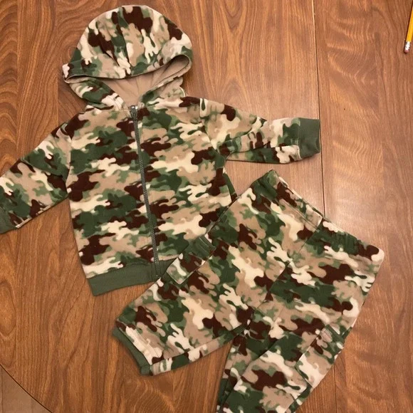 Garanimals Baby Boys Camo Fleece Hoodie and Cargo Jogger Set 3-6 Months