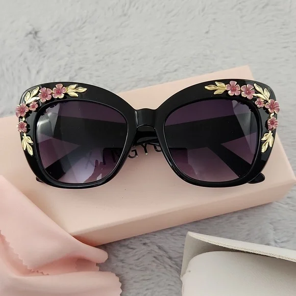 NWT Floral cat eye sunglasses