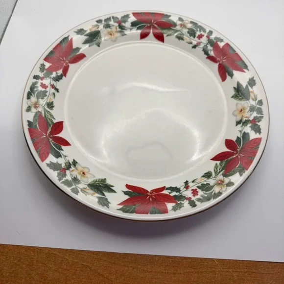 Vintage Gibson Holiday poinsettia‎ dinner plate