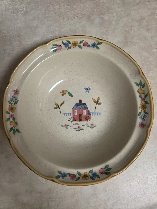 Vintage Heartland pattern cereal bowl made by International China Co.