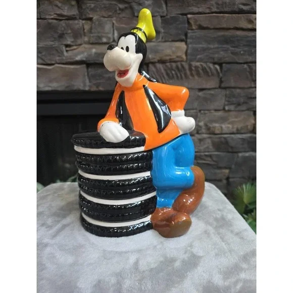 Disney Goofy Ceramic Cookie Jar Oreos 12