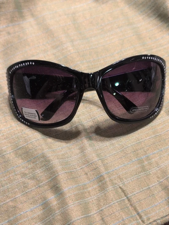 Stylish Women’s Oversized Sunglasses - Black with Purple Tint