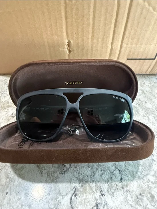Tom Ford Black Oversized Pilot Sunglasses with Dark Lenses