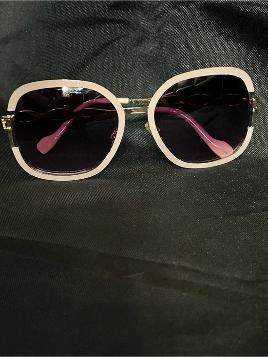 Jessica Simpson Women’s Pink Frame Sunglasses & Purple Lenses