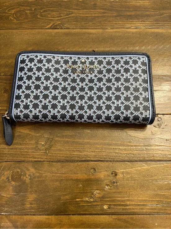 Kate Spade Continental Wallet in Spade Link Pattern