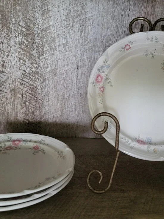 International DAWN 8532 7.5 INCH plates