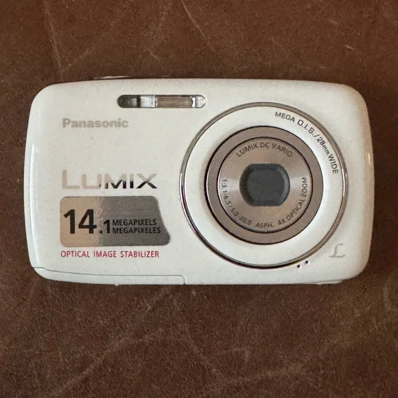 Panasonic Lumix DMC-S3 Digital Camera Excellent. 14.1 MP, 24mm