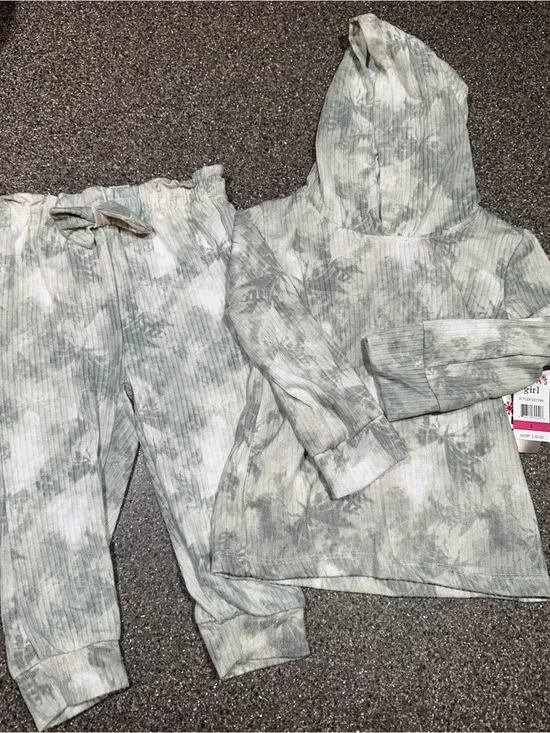 NWT Delias Girls 2pc Sweatsuit  6x Sage Green, Ivory, Cozy Back to School