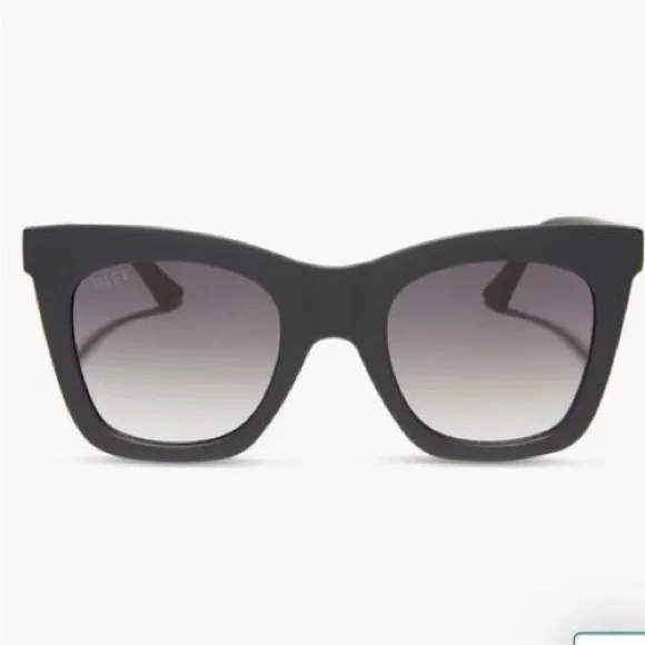 DIFF Eyewear Black Oversized Square‎ Sunglasses Gradient Lenses Stylish