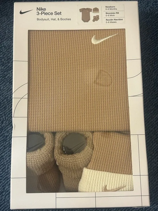 Newborn Nike Set NWT