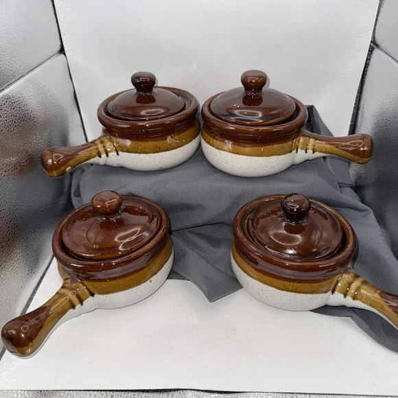 Set Of 4 Vintage brown-glazed French onion soup bowls With Lids