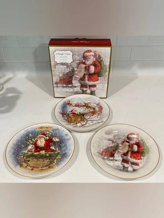 Pottery Barn Nostalgic Santa Salad‎ Plates Set Of 3 In Box