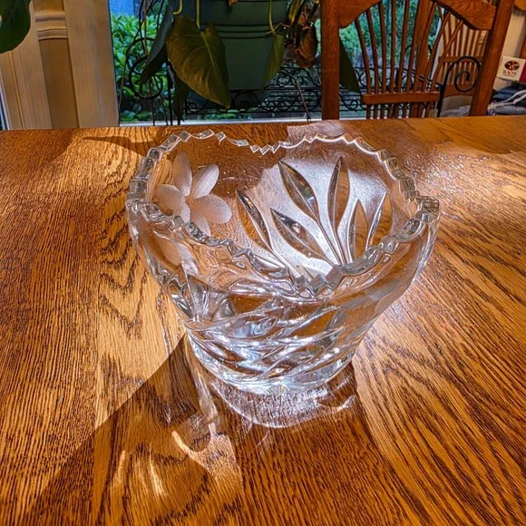 Crystal Glass Bowl Etched Floral Frosted Scalloped Rim Starburst Base 4.5