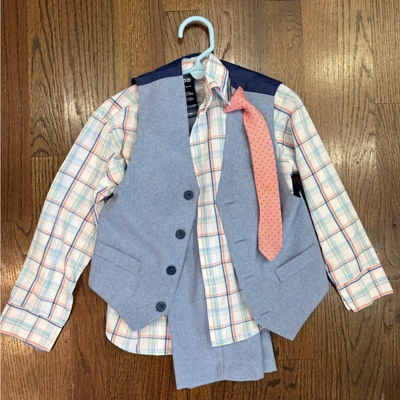 IZOD Vest, Shirt, Pants & Tie Set
