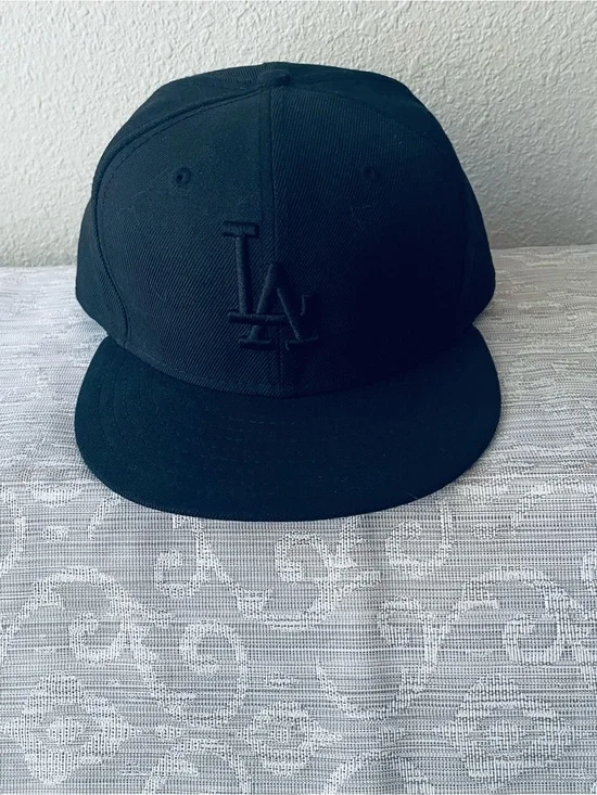New Era Los Angeles Dodgers All-Black Fitted Cap