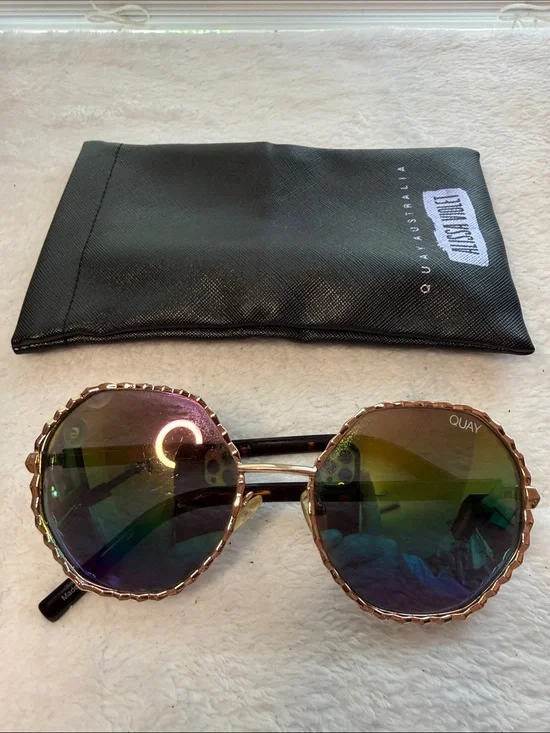 Quay Australia Breeze In Gold Metal Rounded Designer Sunglasses