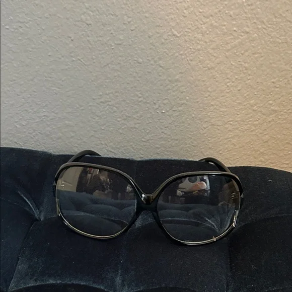 Black Women’s Oversized Sunglasses - Classic Chic
