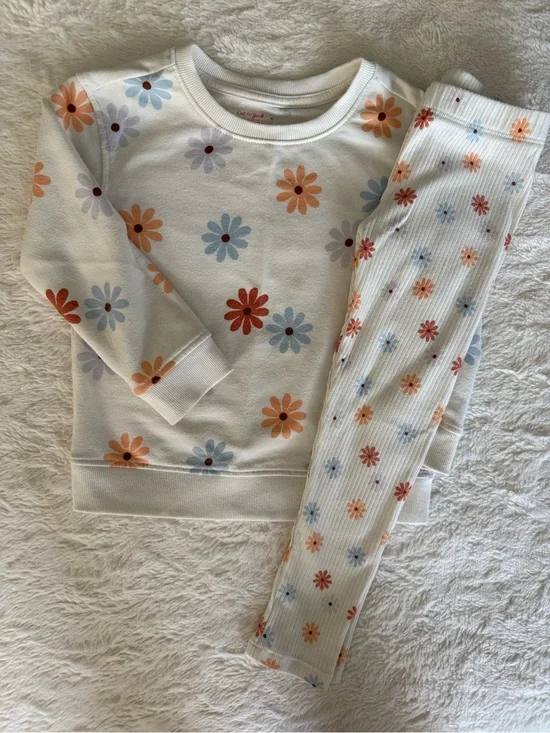 Cat & Jack Cream Floral Pajama Set with Orange and Light Blue Daisies