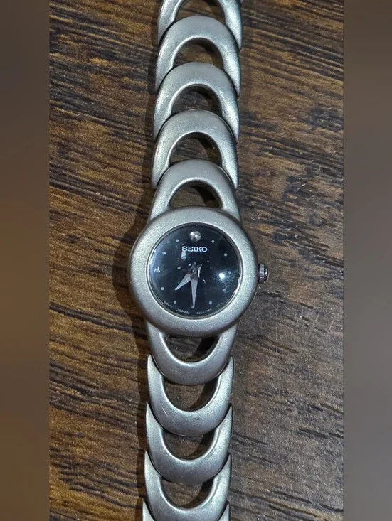Vintage 1999 Seiko SYL765 Dress Watch Black Dial 1F20-1D80
