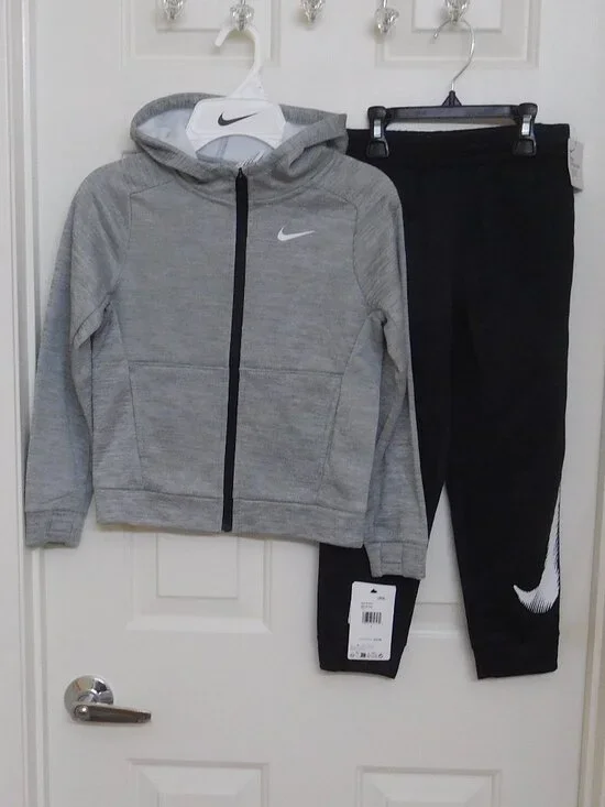 NWT 2pc Nike Gray Zip Front Hooded Sweatshirt & Black Joggers sz 5