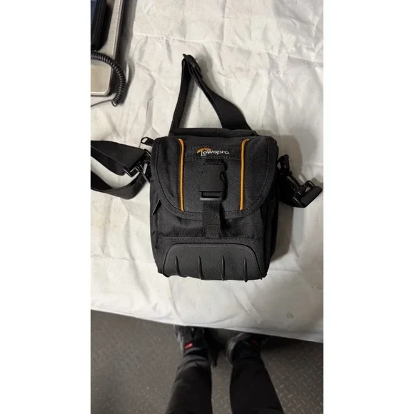 Lowepro LP36864-0WW Adventura SH 120‎ II Shoulder Bag for DSLR Camera With Lens