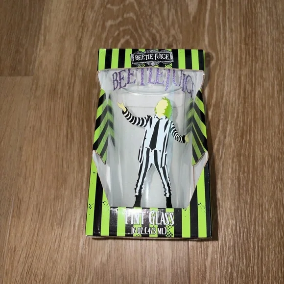 New Warner Bros Beetle Juice Halloween 16oz Pint Glass Horror Movie Beer