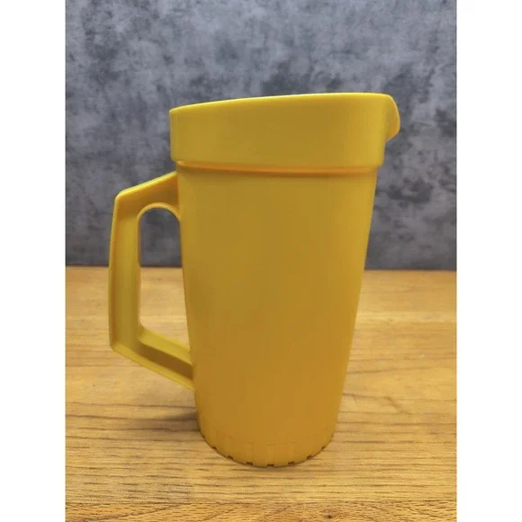 Vintage‎ 70s Tupperware Yellow 1.5 Quart Pitcher Push #NO LID# 874-13