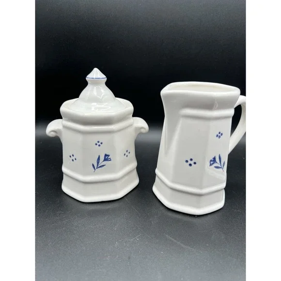 Pfaltzgraff White Heritage‎ Small Blue Floral Milk Or Creamer Pitcher 2-24 F18