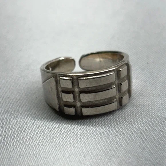 Vintage Atlantis Sterling Silver Ring Unisex Size 8.5 Silver Excellent 925