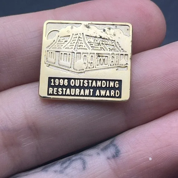 1996 McDonald's Outstanding Restaurant Award‎ Lapel Pin