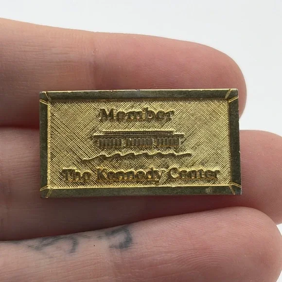 The Kennedy Center Member Washington DC Gold Tone Lapel Hat Pin