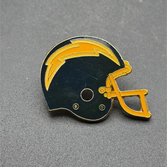 Vintage San Diego Chargers Helmet NFL Football Lapel Hat‎ Pin