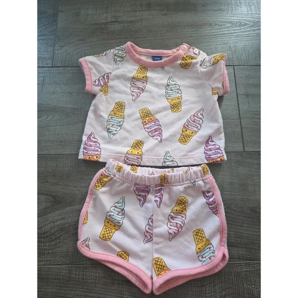Old‎ navy baby girl set 0-3 mos