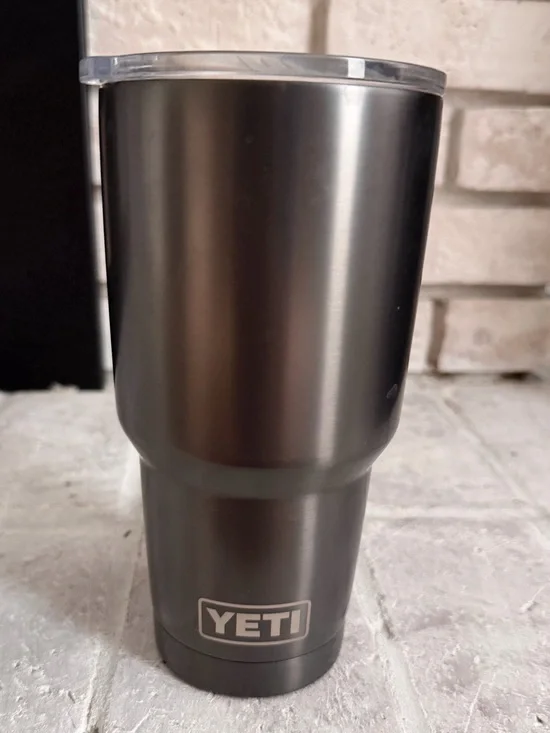 Yeti Rambler Stainless Steel Tumbler 30oz Graphite