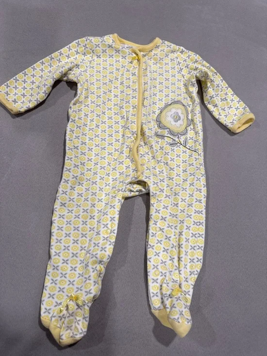 Offspring baby girl size 9 Months one piece Footie